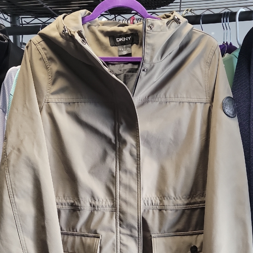 DKNY Women's Water Resistant Hooded Long Line Parka Jacket, Adjustable Waist Med
